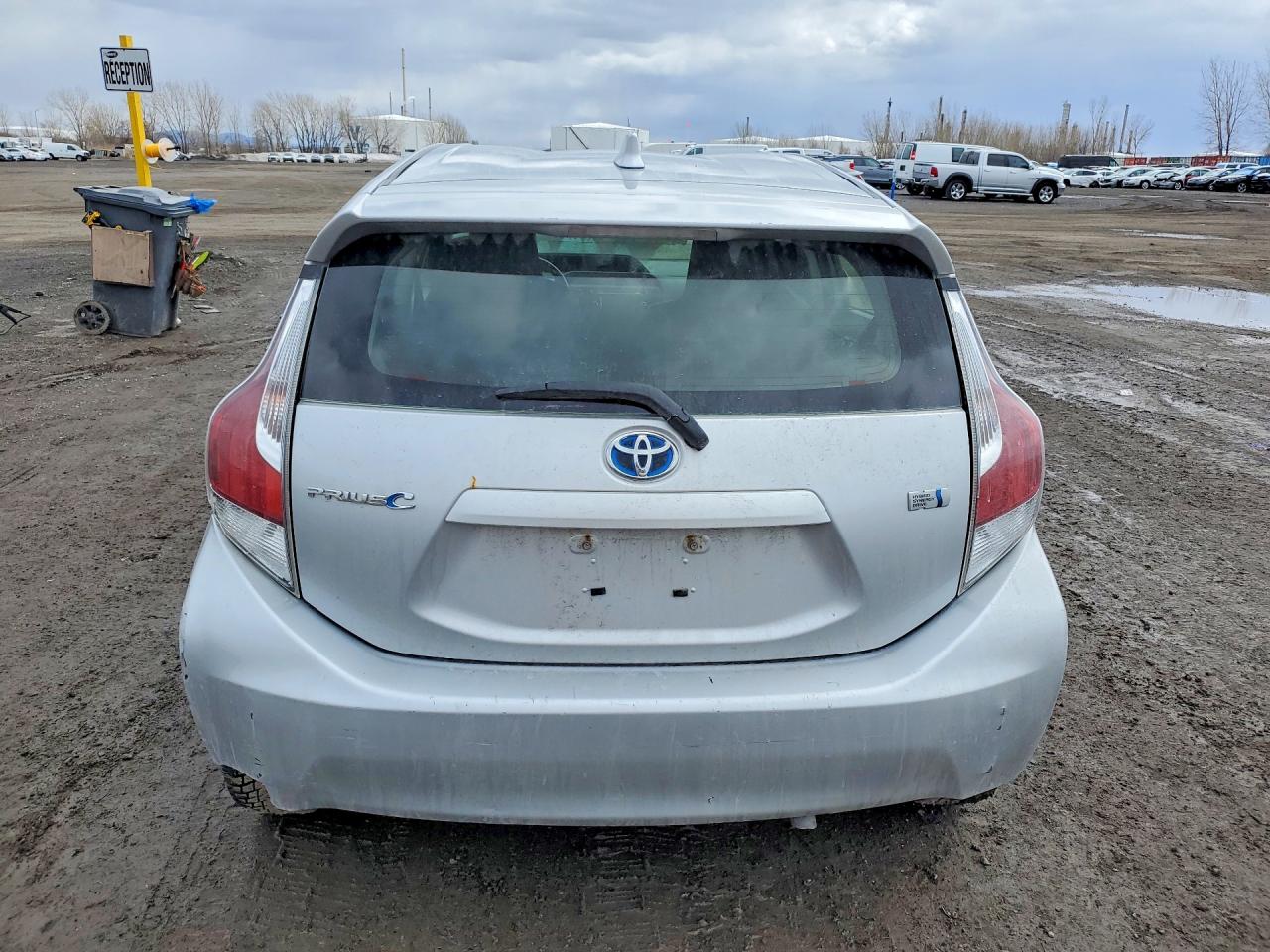 2016 TOYOTA PRIUS C ONE photo 6