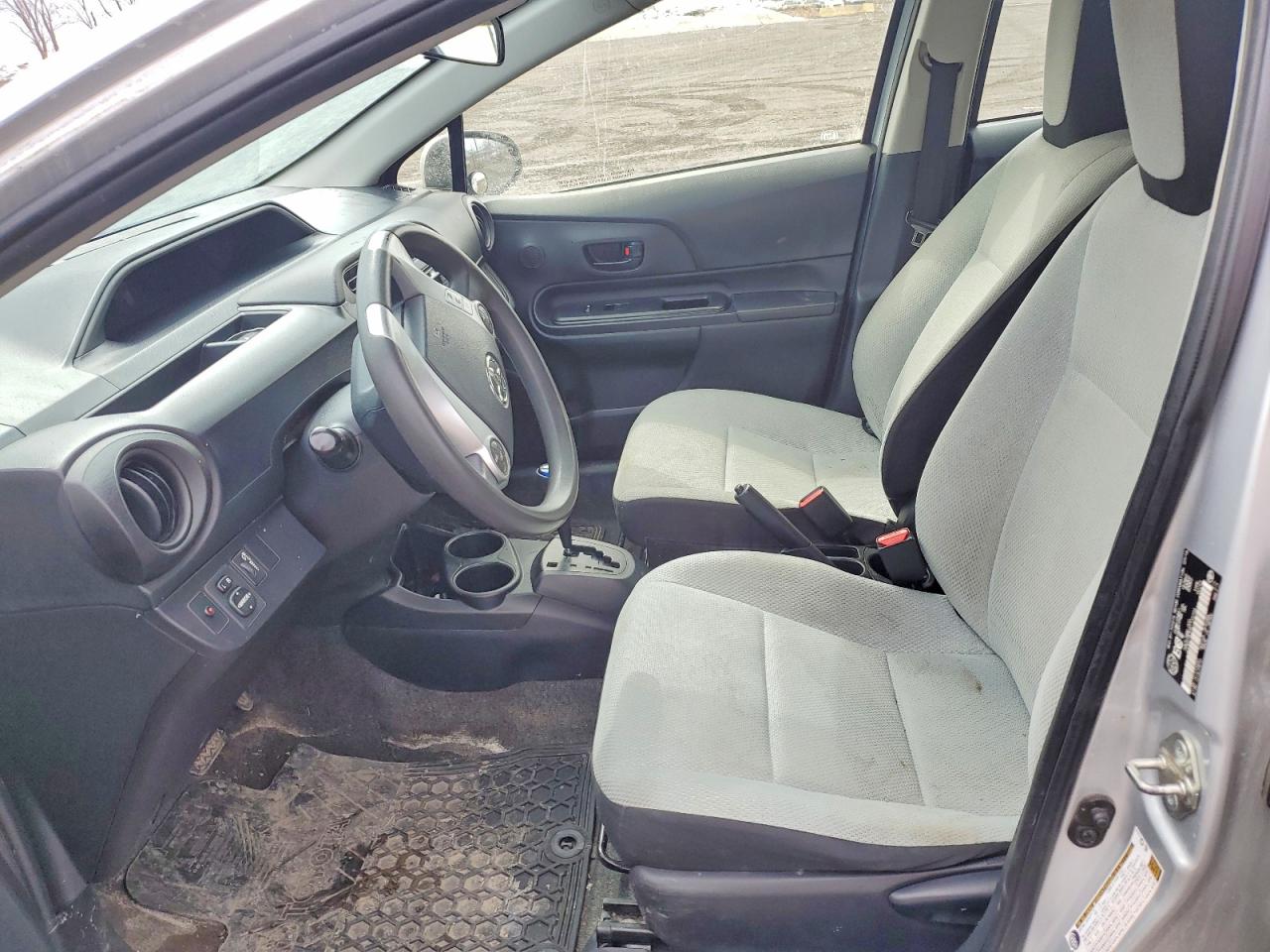 2016 TOYOTA PRIUS C ONE photo 7