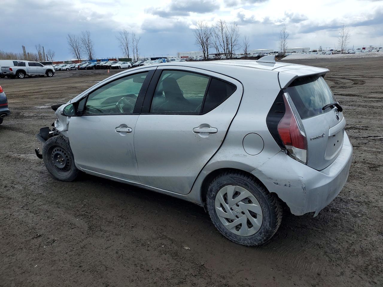 2016 TOYOTA PRIUS C ONE photo 2