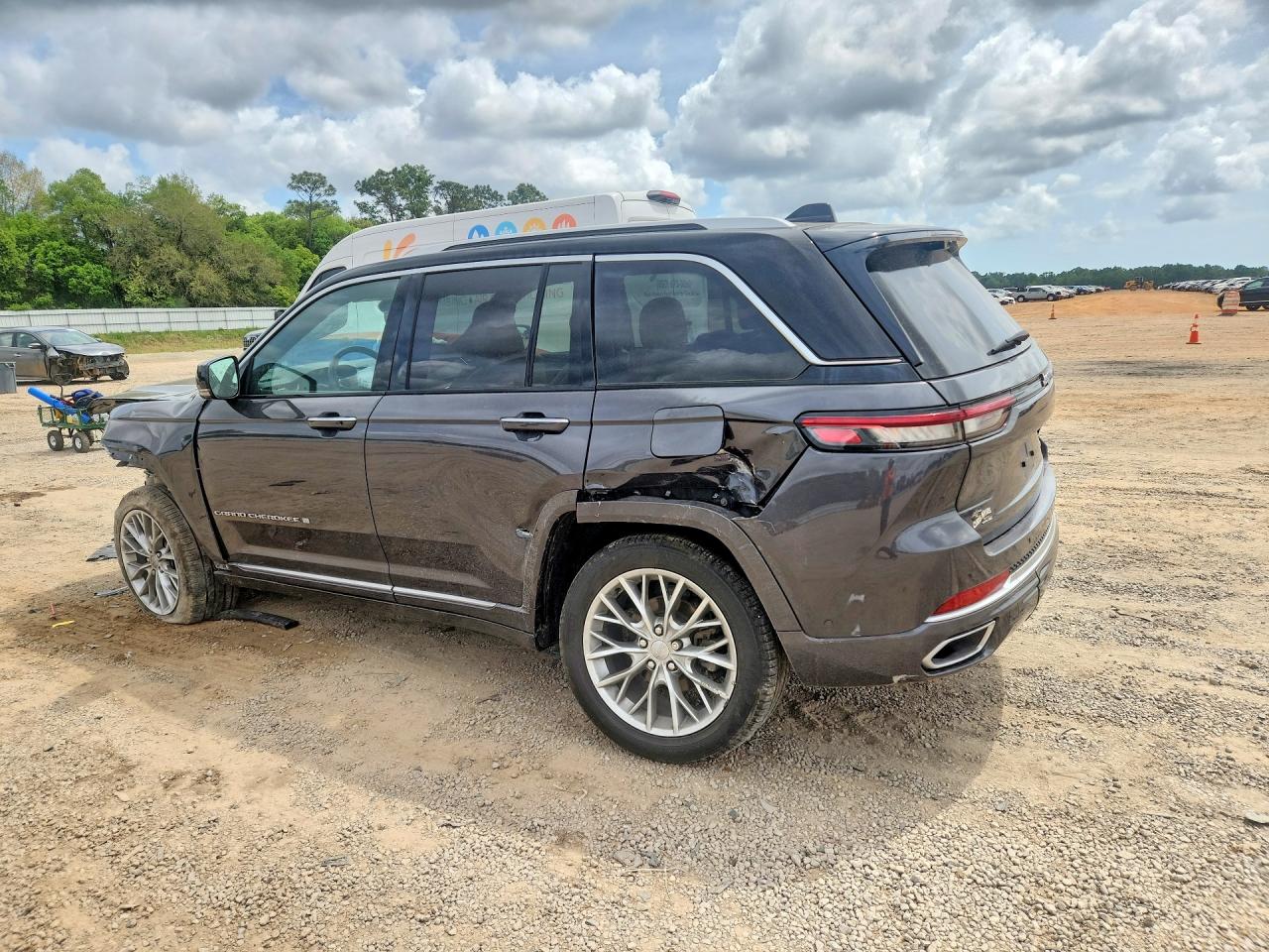 2023 JEEP GRAND CHEROKEE SUMMIT photo 3