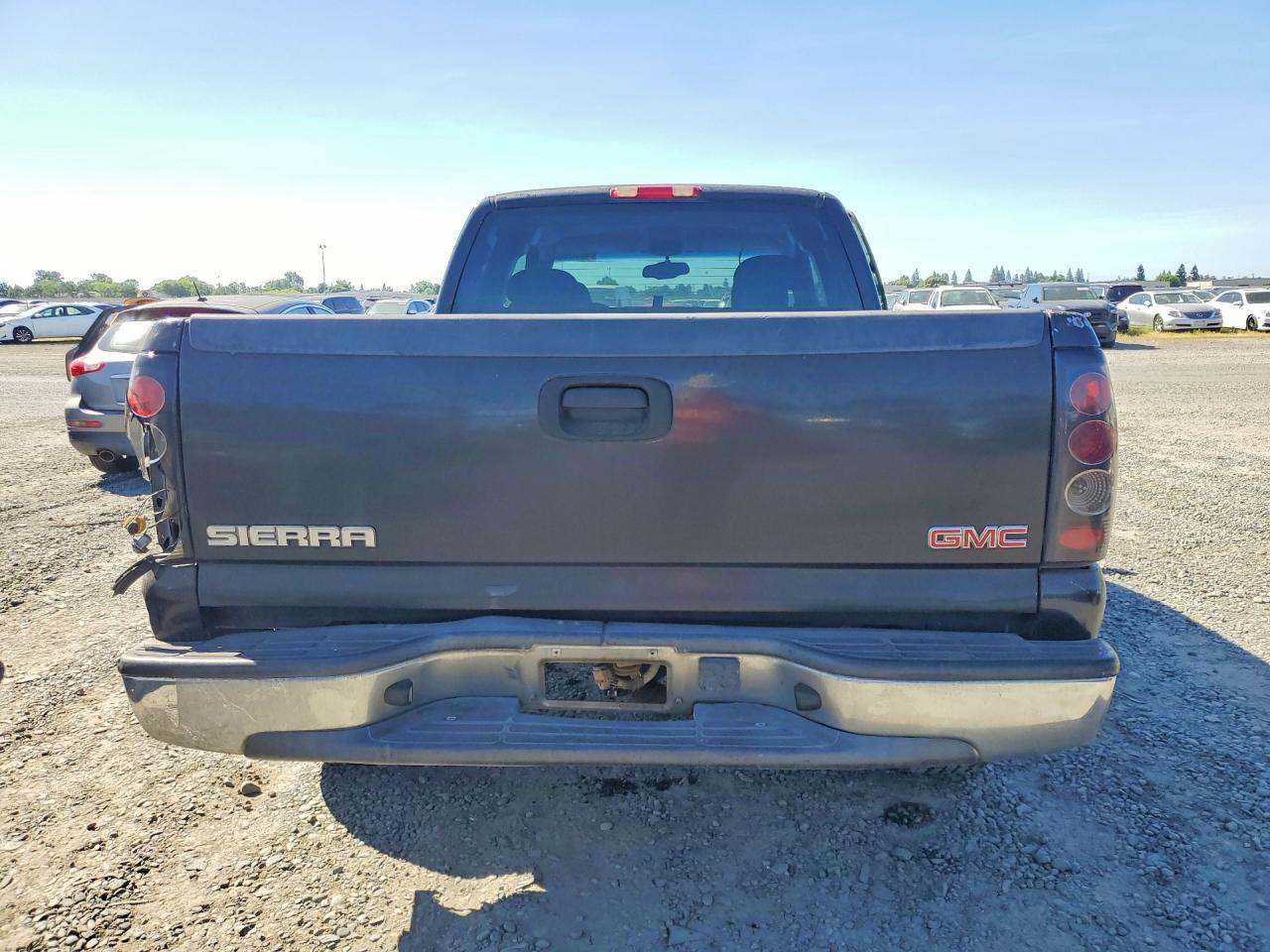 2004 GMC NEW SIERRA C1500 photo 16