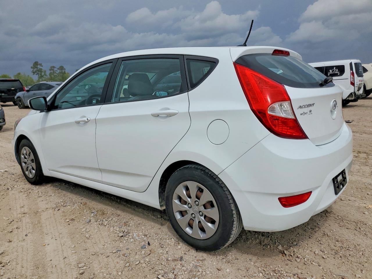 2017 HYUNDAI ACCENT SE photo 5