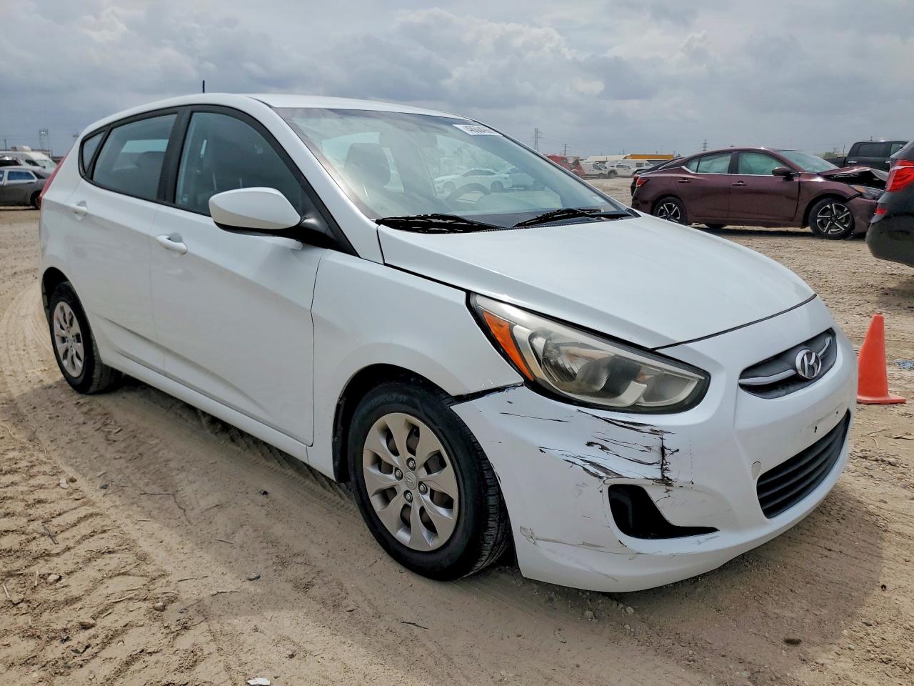 2017 HYUNDAI ACCENT SE photo 13