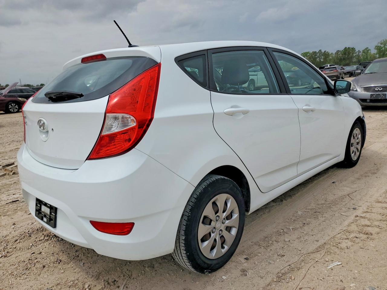 2017 HYUNDAI ACCENT SE photo 9