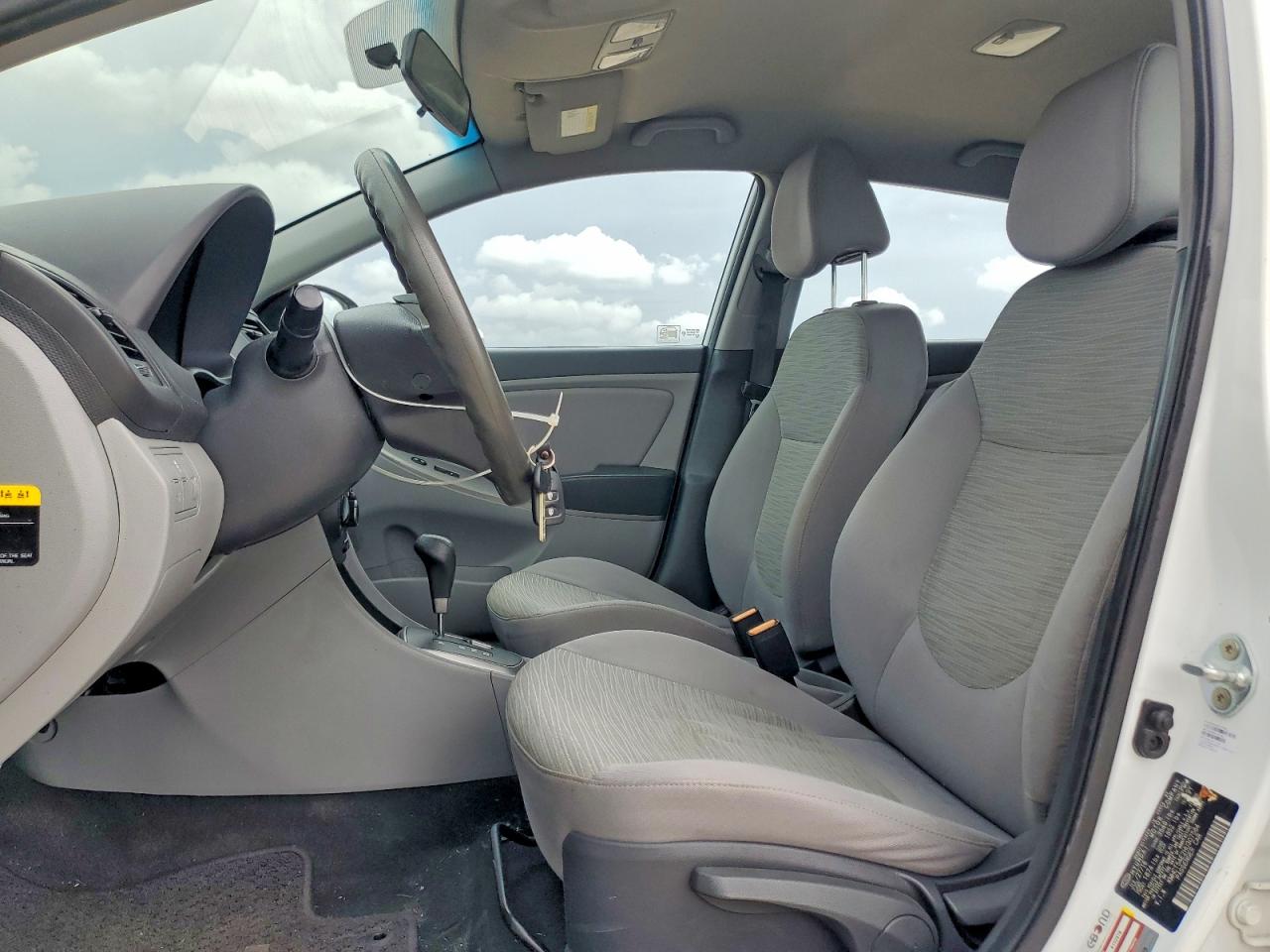 2017 HYUNDAI ACCENT SE photo 25