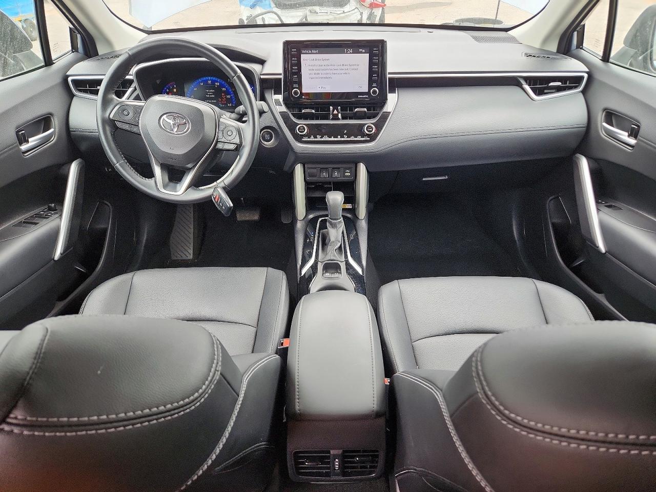 2022 TOYOTA COROLLA CROSS XLE photo 22
