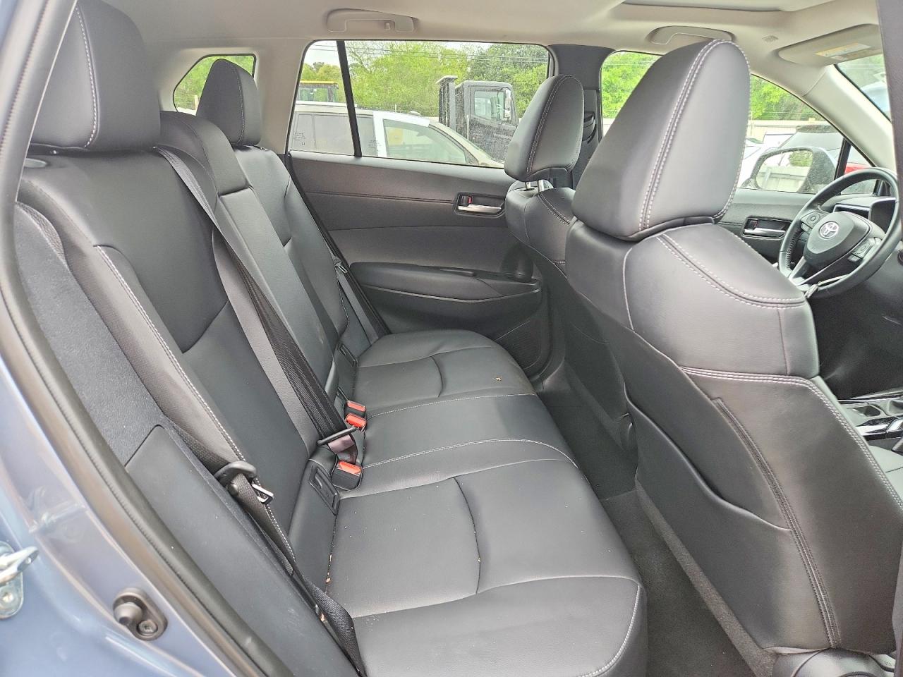 2022 TOYOTA COROLLA CROSS XLE photo 31