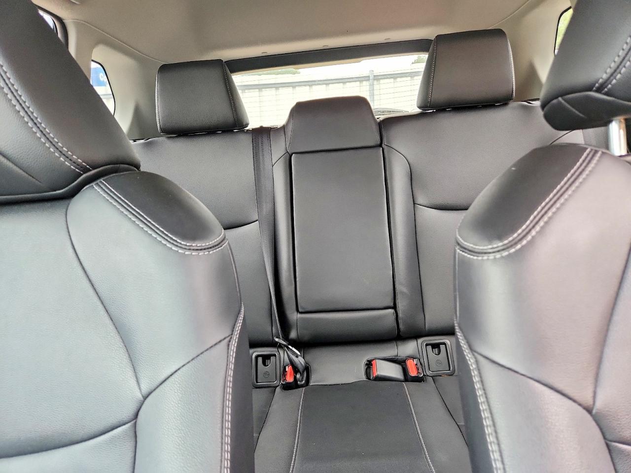 2022 TOYOTA COROLLA CROSS XLE photo 28