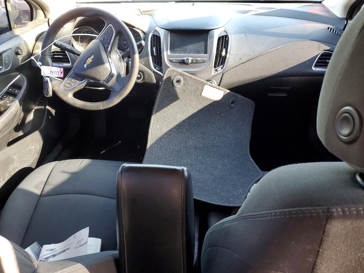2017 CHEVROLET CRUZE LT photo 22