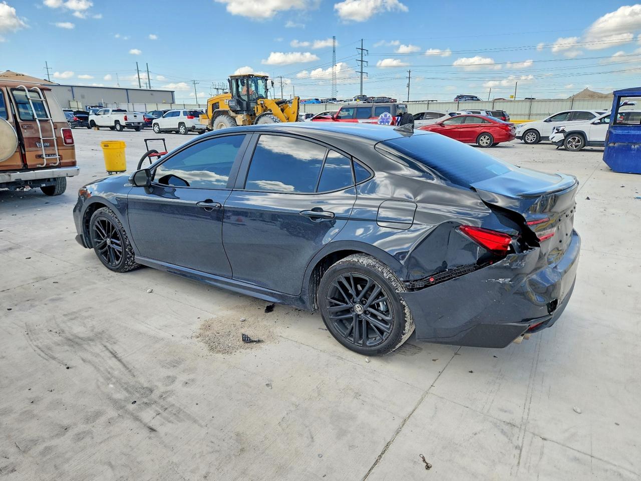 2025 TOYOTA CAMRY SE photo 4