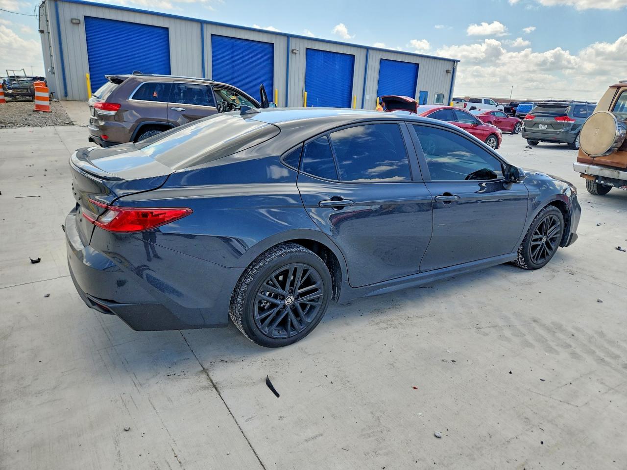 2025 TOYOTA CAMRY SE photo 7