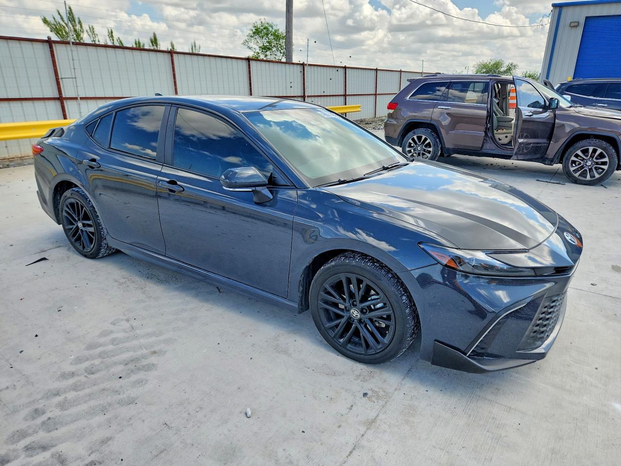 2025 TOYOTA CAMRY SE photo 10