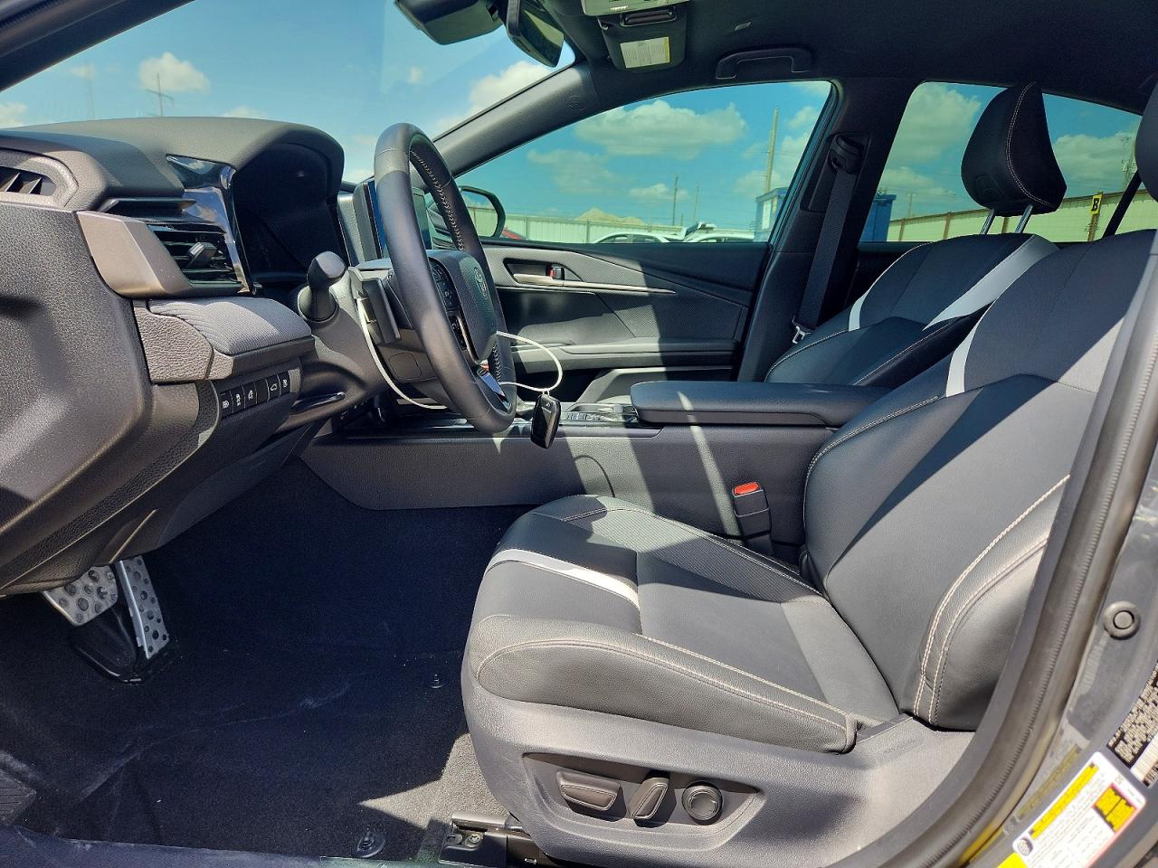 2025 TOYOTA CAMRY SE photo 19