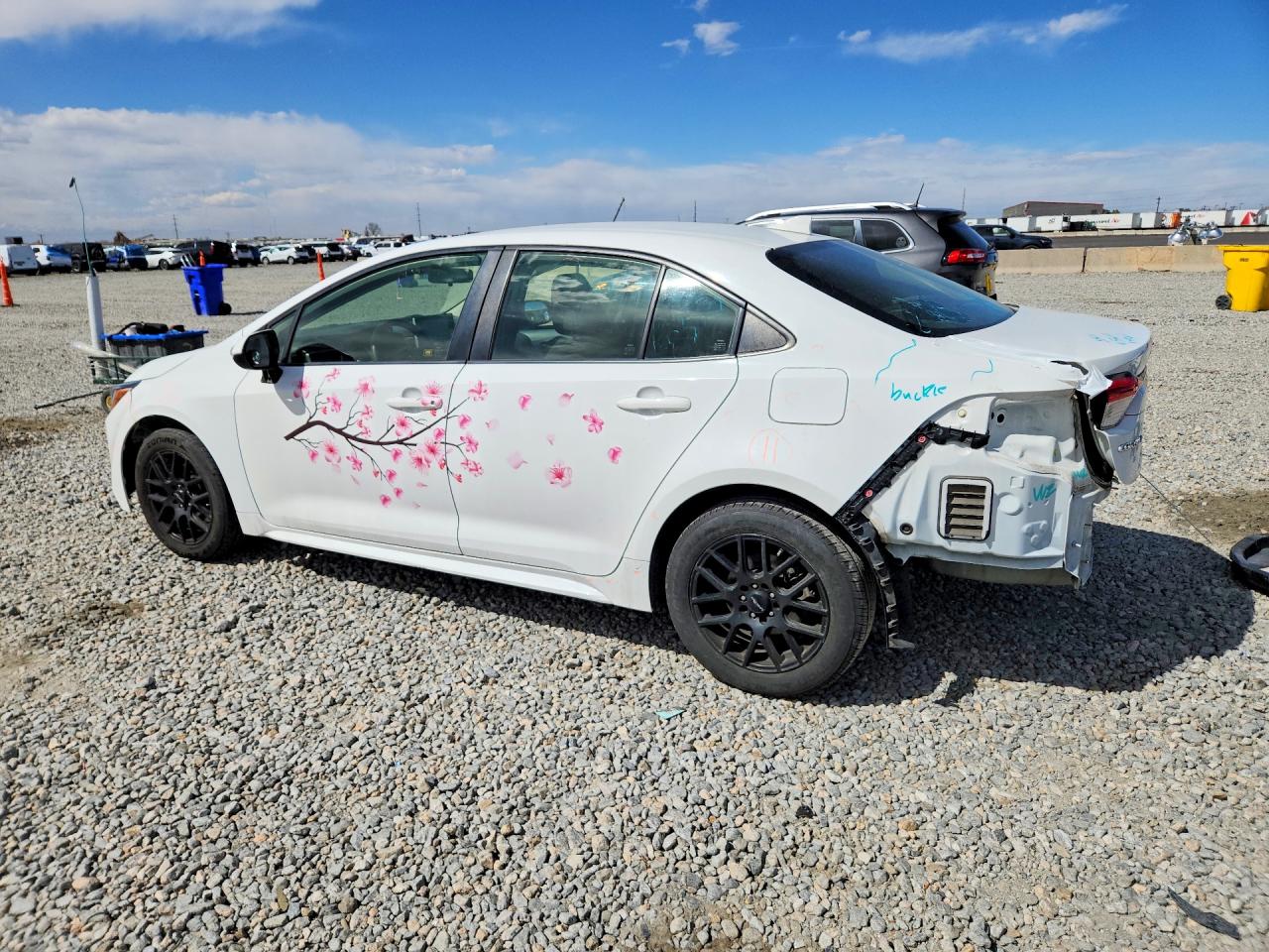 2020 TOYOTA COROLLA LE photo 3