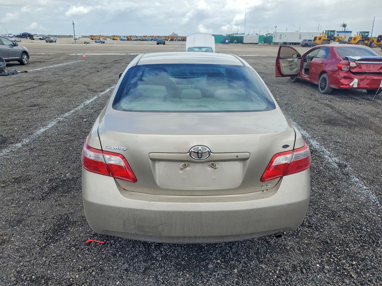 2009 TOYOTA CAMRY LE photo 16