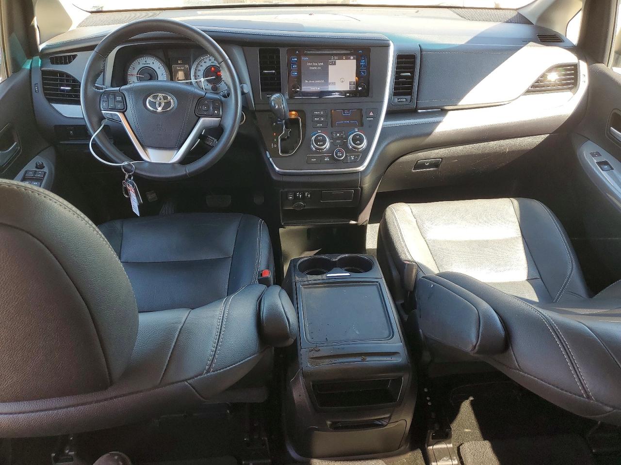 2017 TOYOTA SIENNA SE 8-PASSENGER photo 15