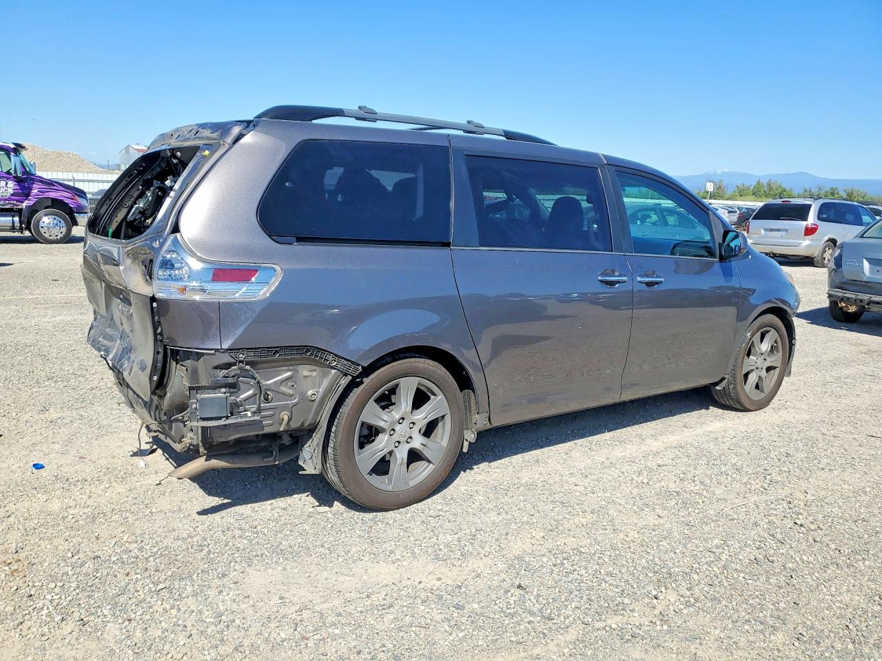 2017 TOYOTA SIENNA SE 8-PASSENGER photo 5