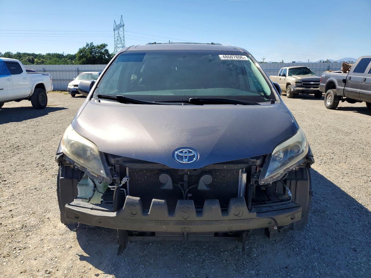 2017 TOYOTA SIENNA SE 8-PASSENGER photo 9