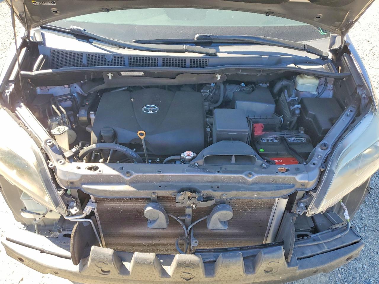 2017 TOYOTA SIENNA SE 8-PASSENGER photo 23