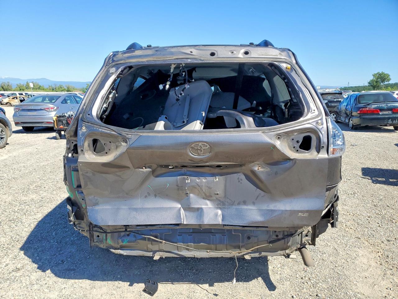 2017 TOYOTA SIENNA SE 8-PASSENGER photo 11