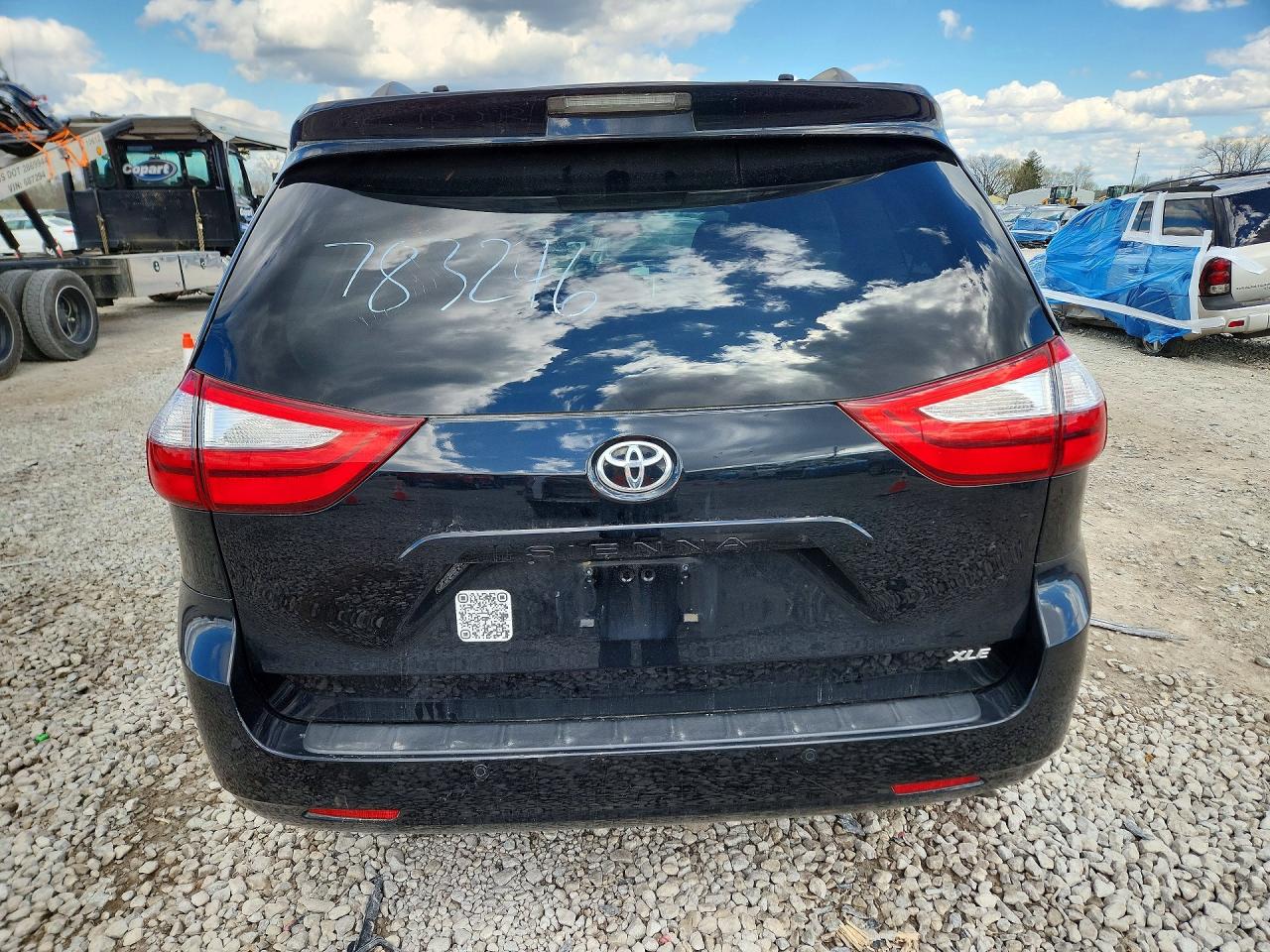 2017 TOYOTA SIENNA XLE PREMIUM 8-PASSENGER photo 16