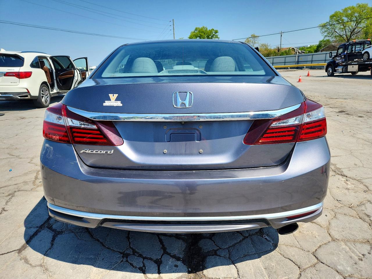 2017 HONDA ACCORD LX photo 11