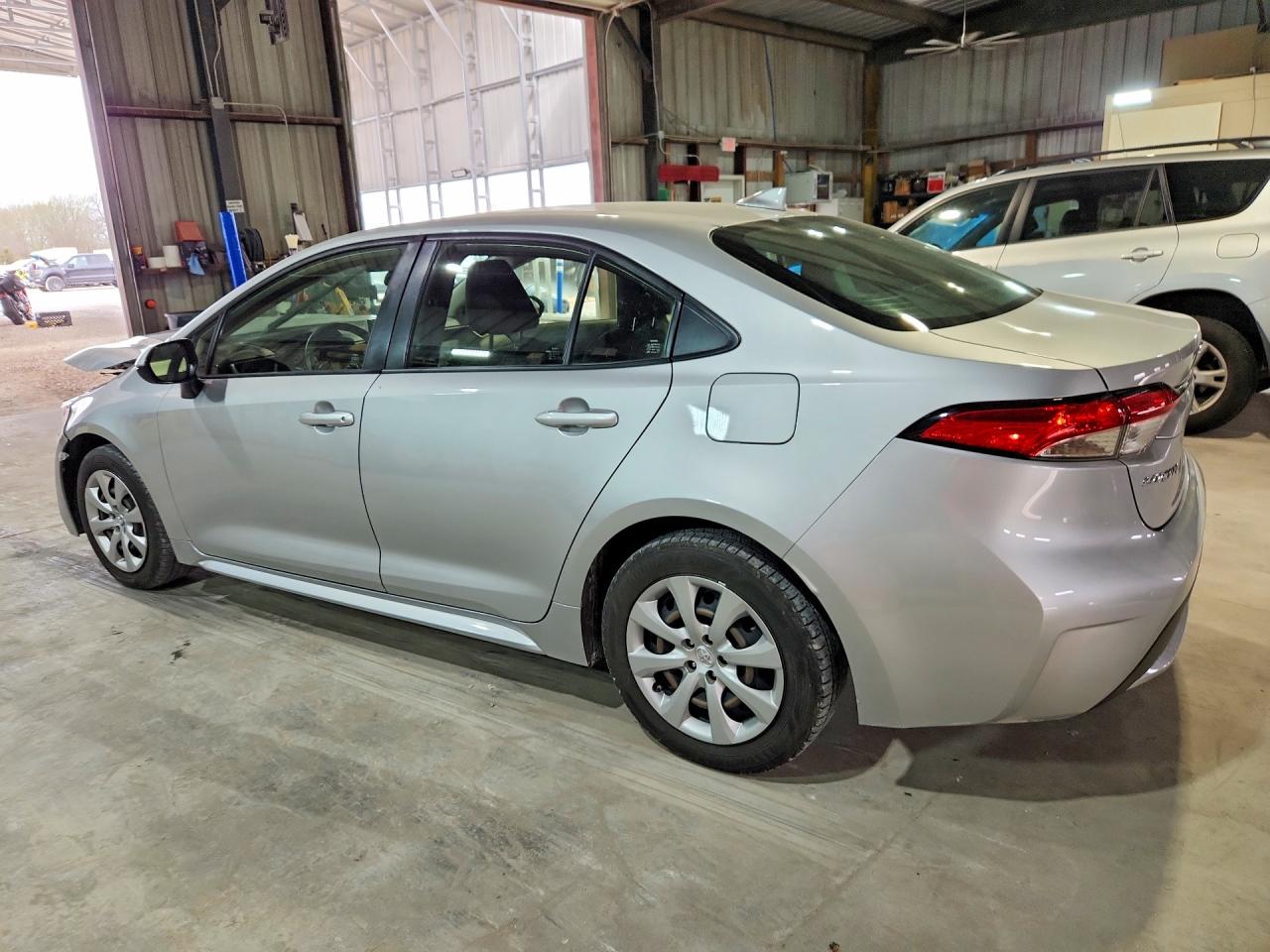 2021 TOYOTA COROLLA LE photo 3