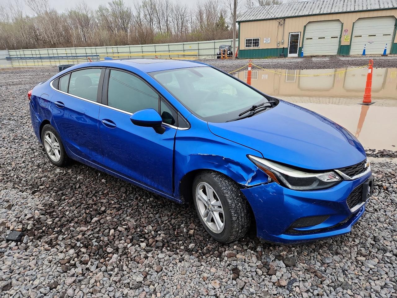 2017 CHEVROLET CRUZE LT photo 4
