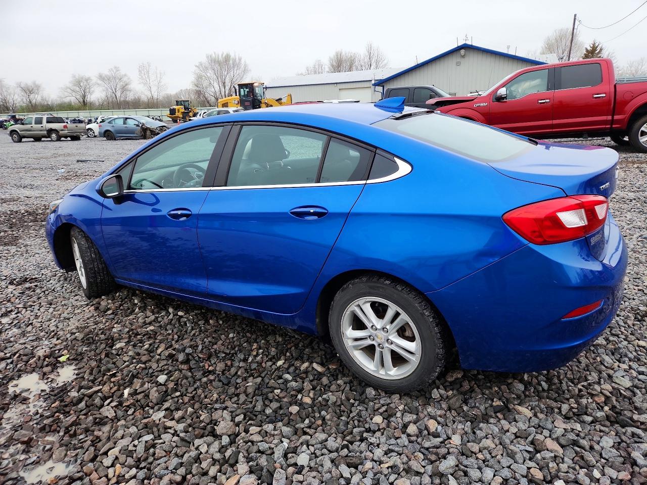 2017 CHEVROLET CRUZE LT photo 2