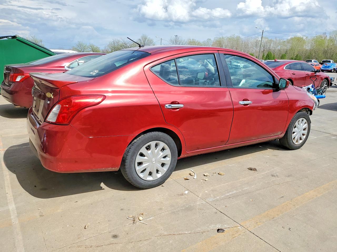 2019 NISSAN VERSA SV photo 3