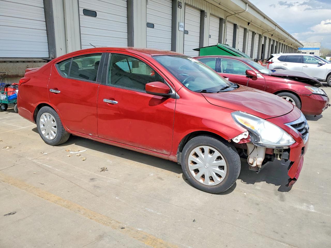 2019 NISSAN VERSA SV photo 4