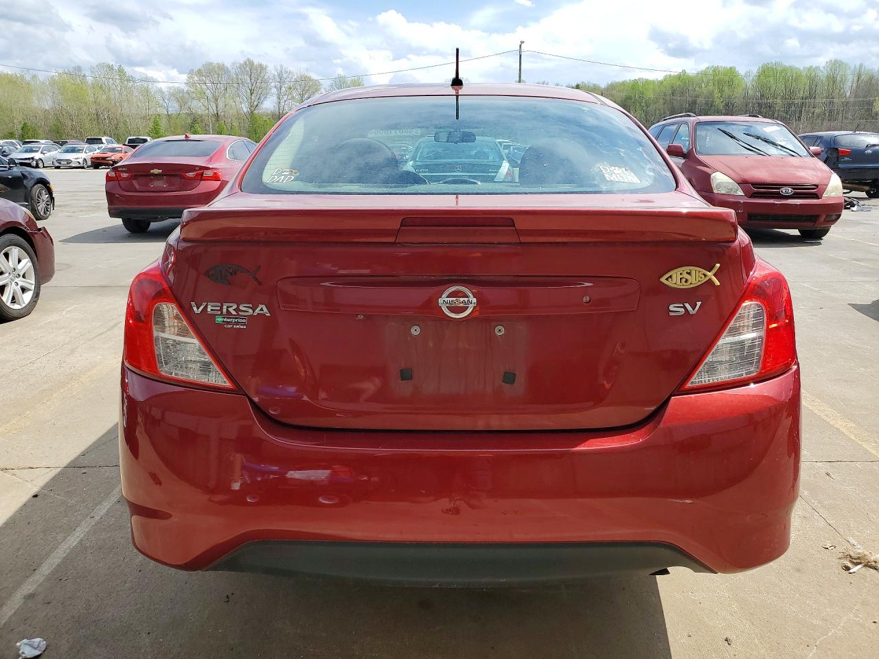 2019 NISSAN VERSA SV photo 6
