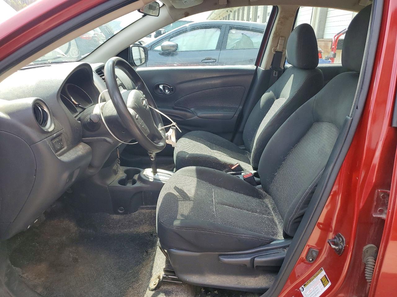 2019 NISSAN VERSA SV photo 7