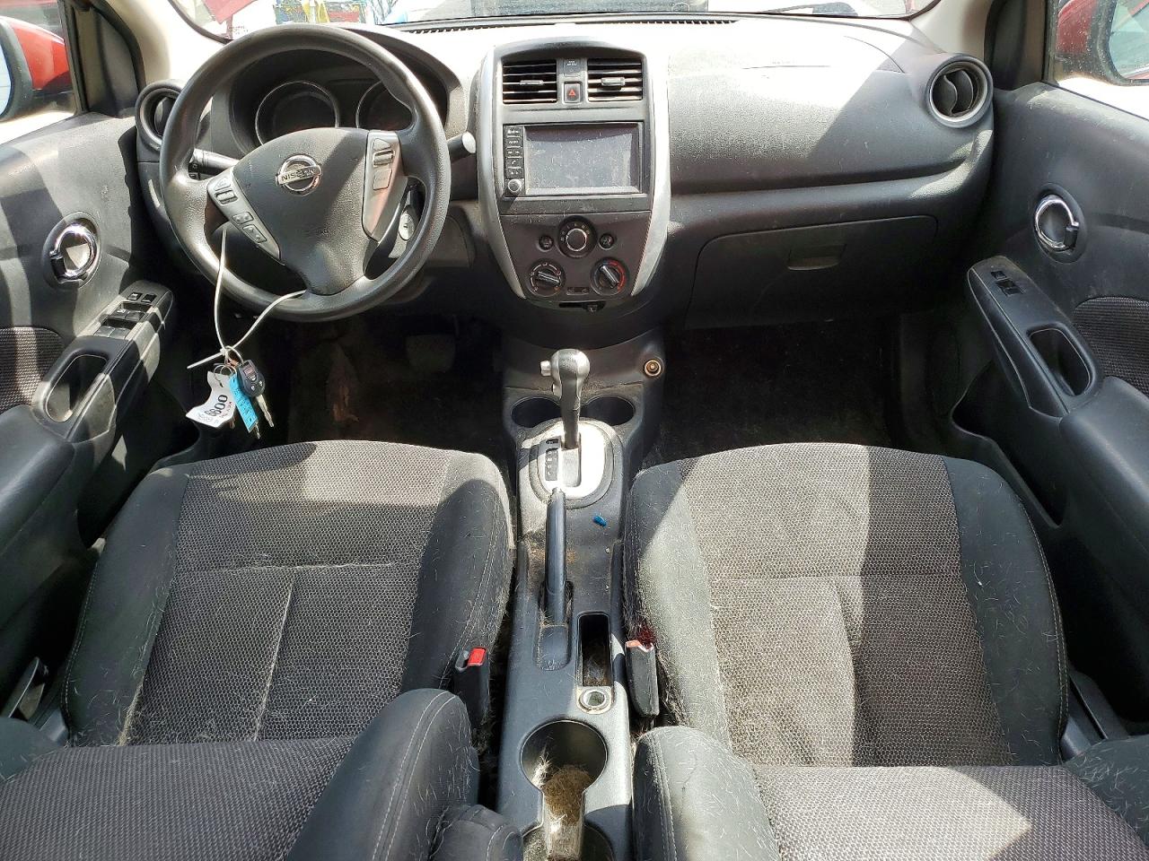 2019 NISSAN VERSA SV photo 8