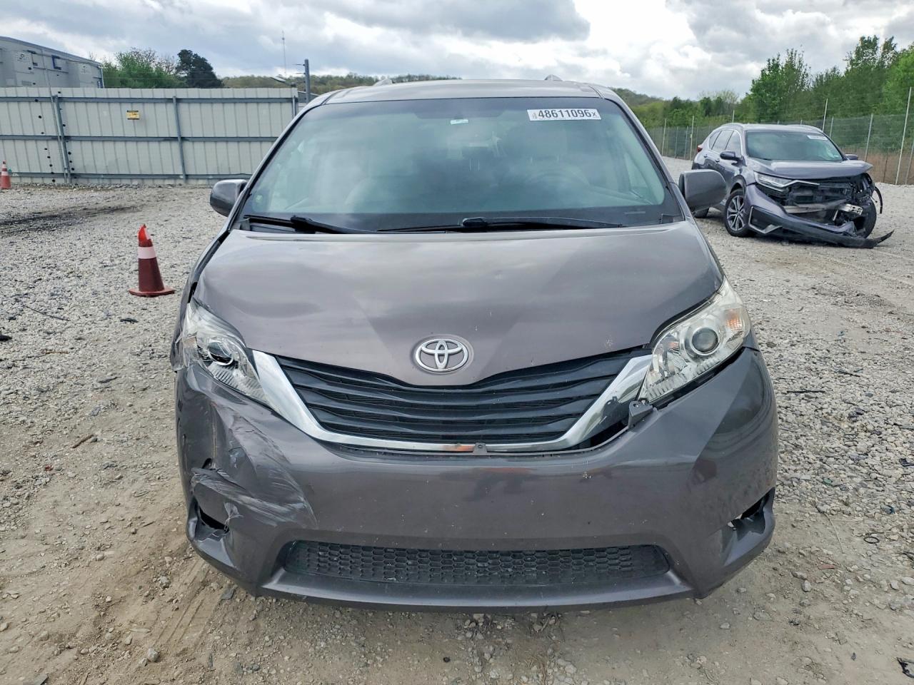 2017 TOYOTA SIENNA photo 13
