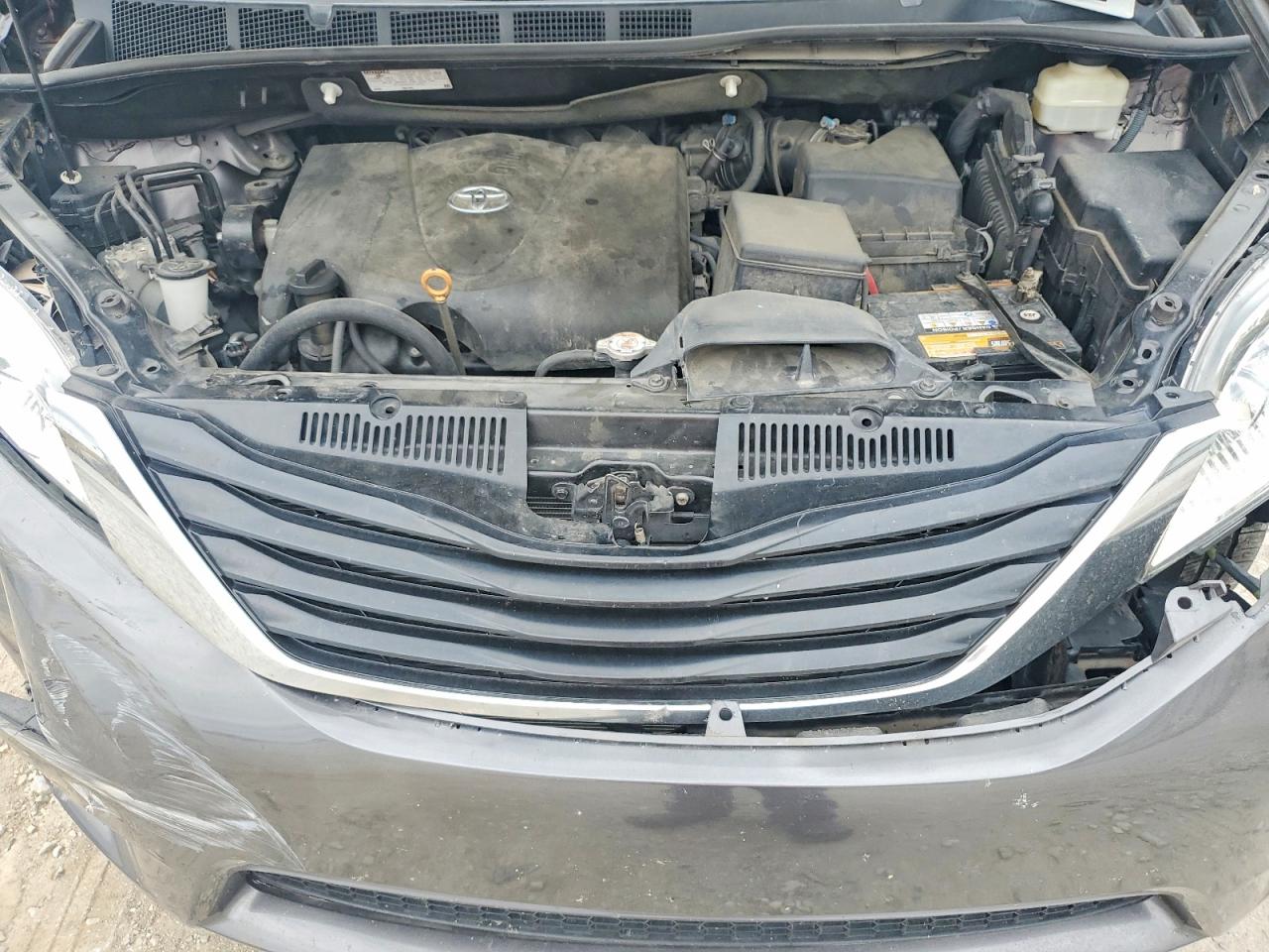 2017 TOYOTA SIENNA photo 34