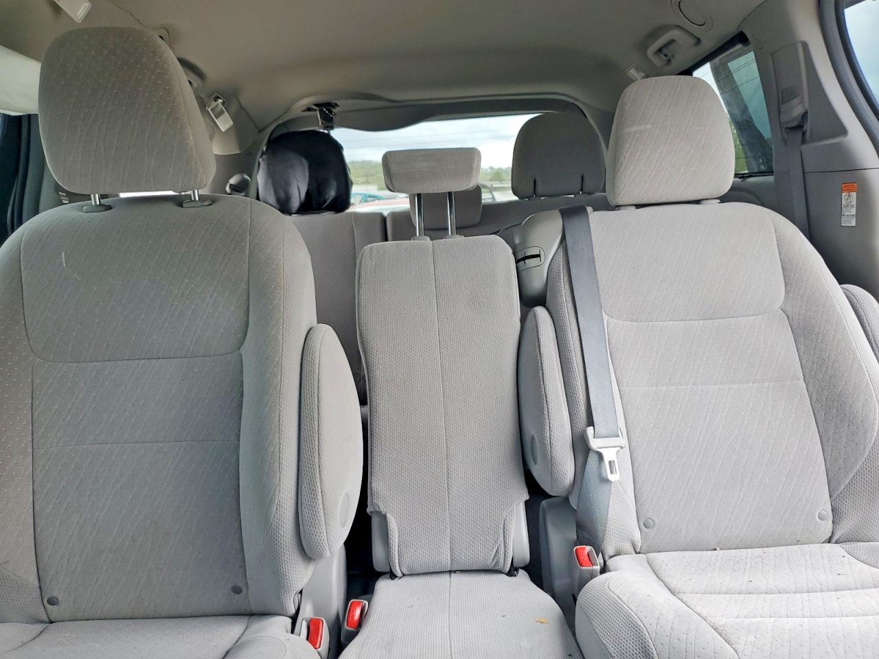 2017 TOYOTA SIENNA photo 28