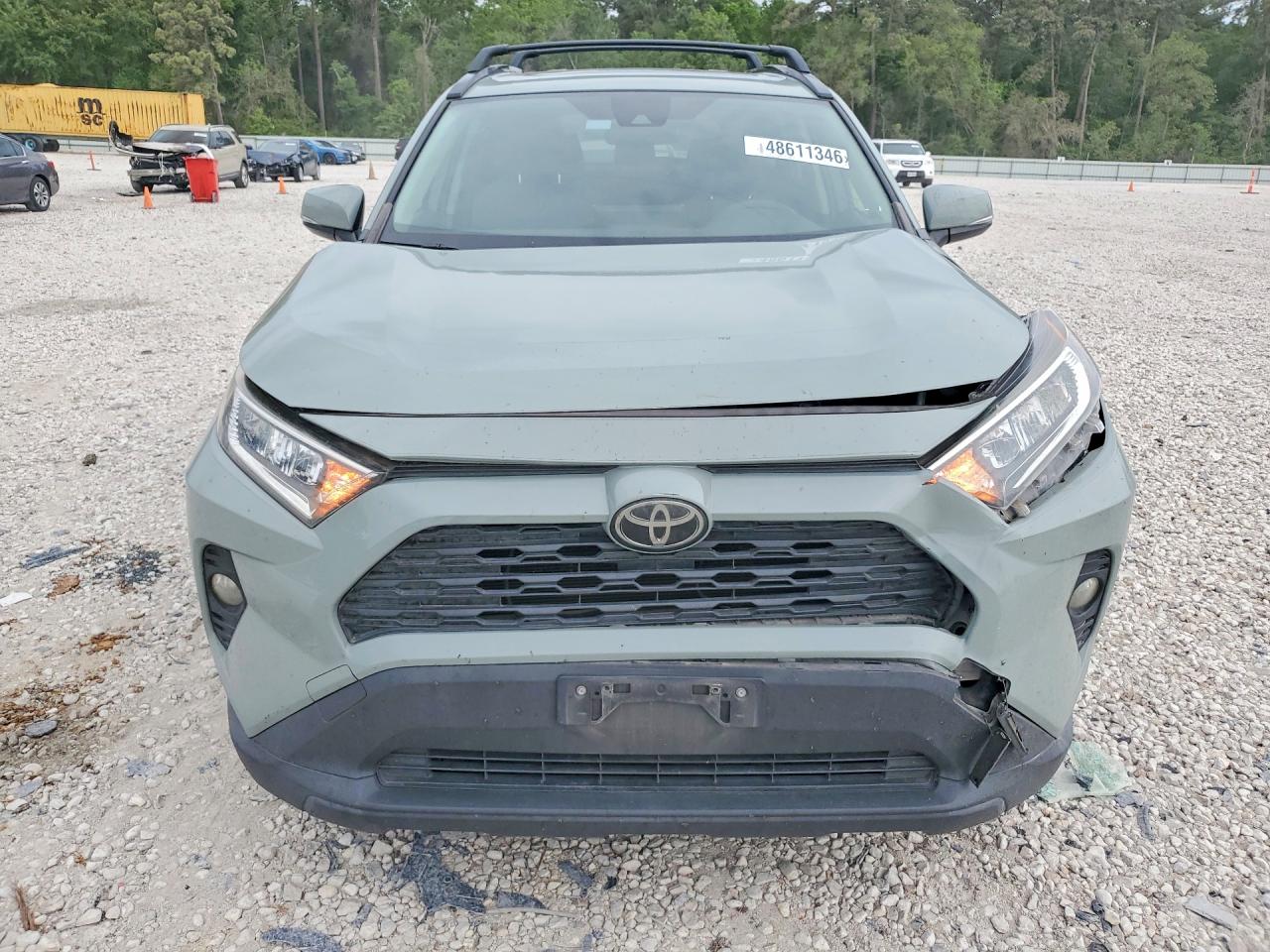 2019 TOYOTA RAV4 XLE photo 9