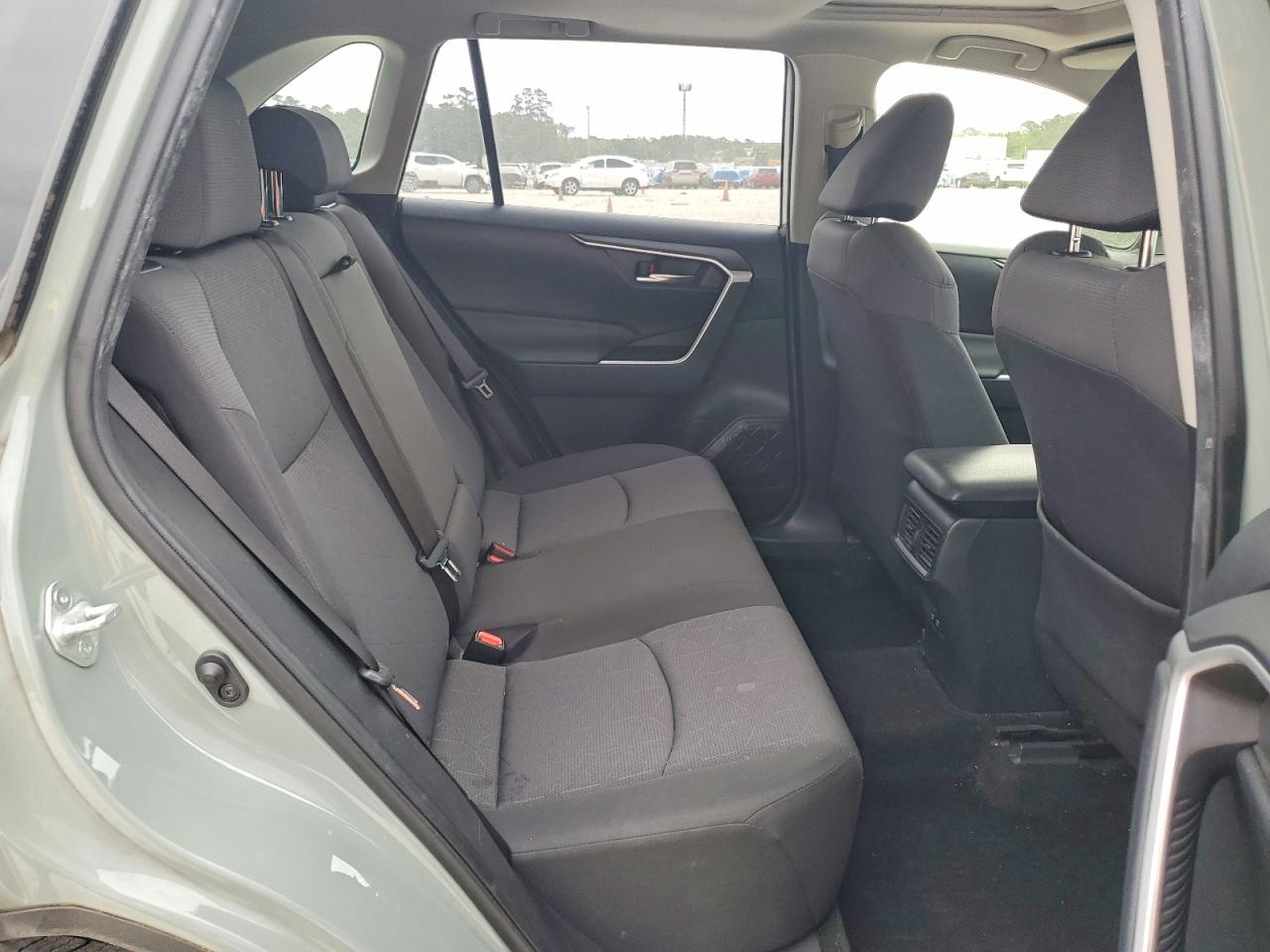 2019 TOYOTA RAV4 XLE photo 21