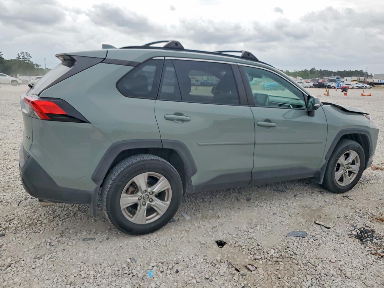 2019 TOYOTA RAV4 XLE photo 5
