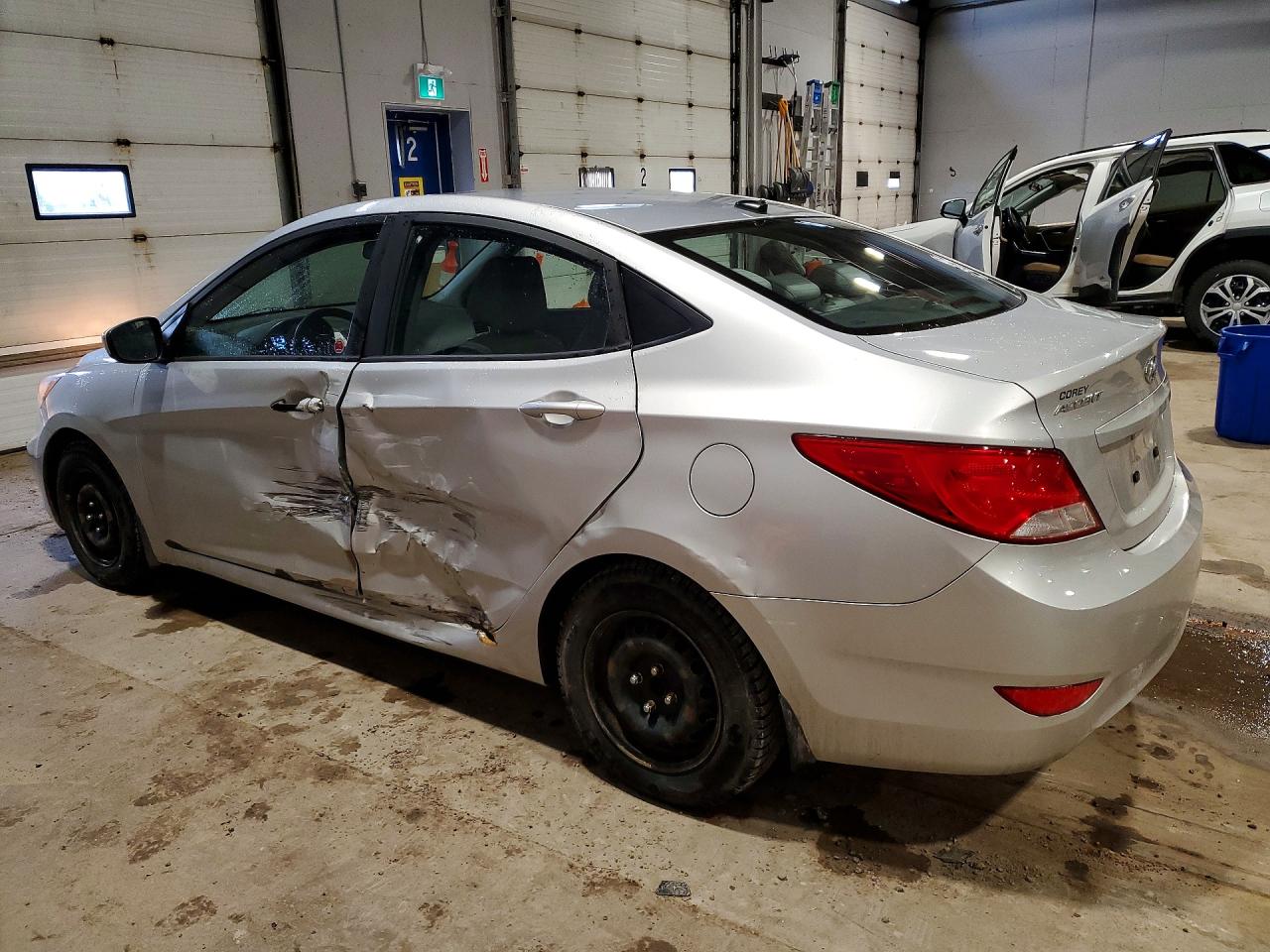 2017 HYUNDAI ACCENT SE photo 3