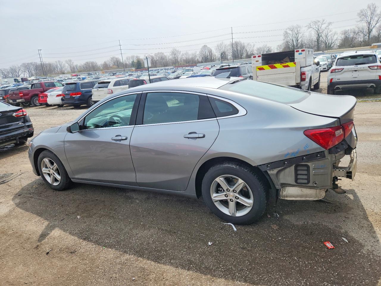 2024 CHEVROLET MALIBU LT photo 3