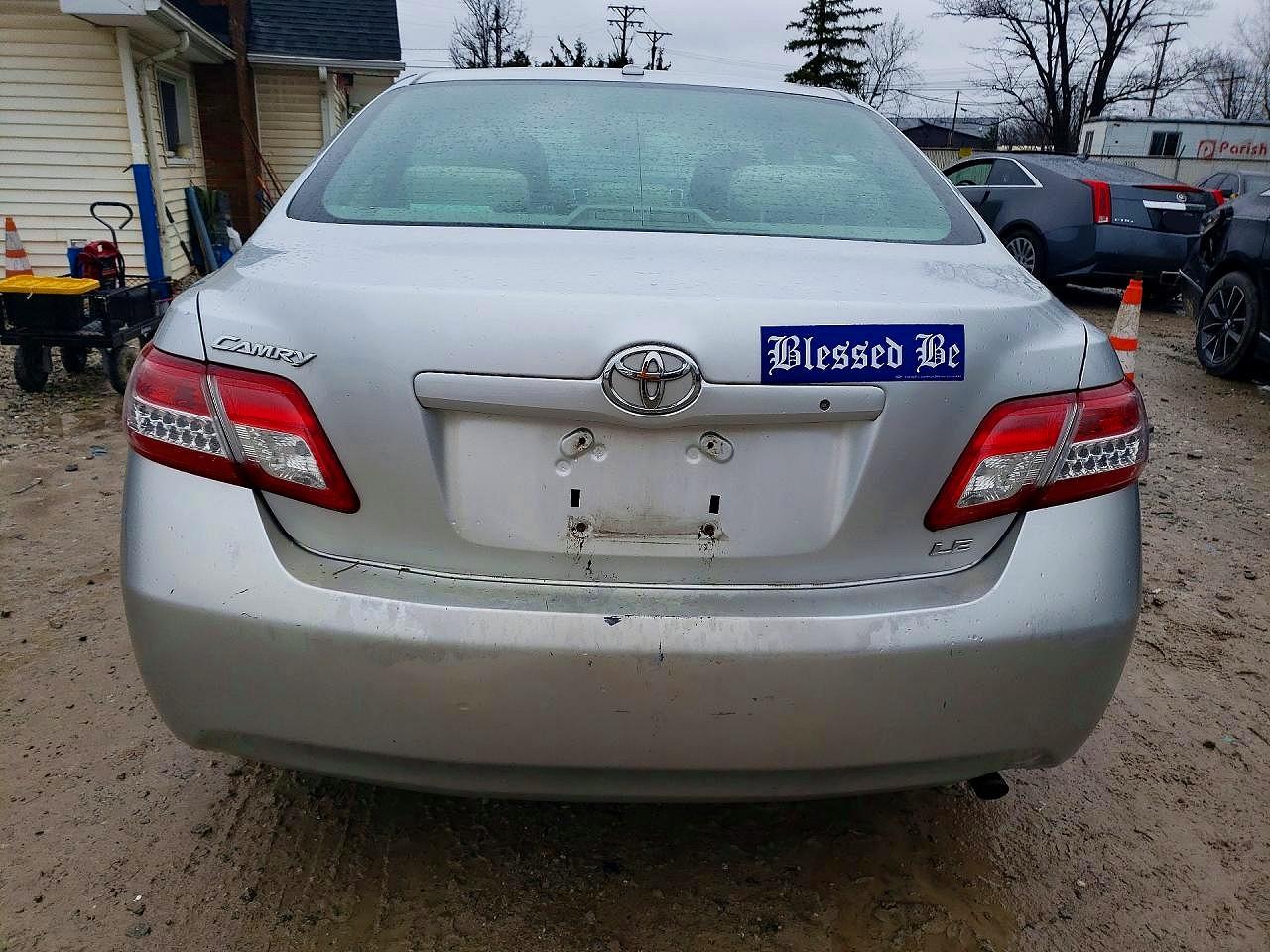 2010 TOYOTA CAMRY LE photo 6