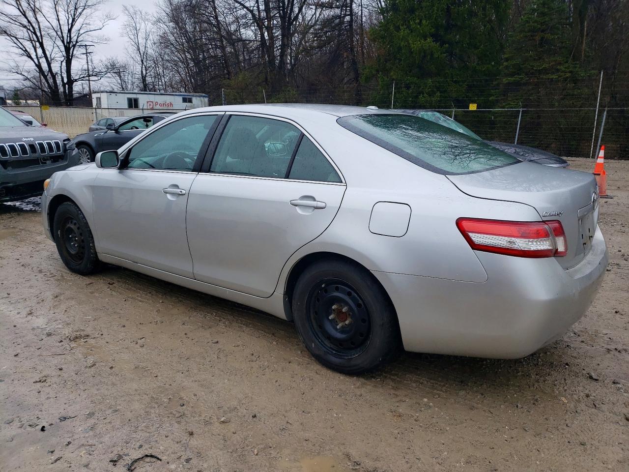 2010 TOYOTA CAMRY LE photo 2