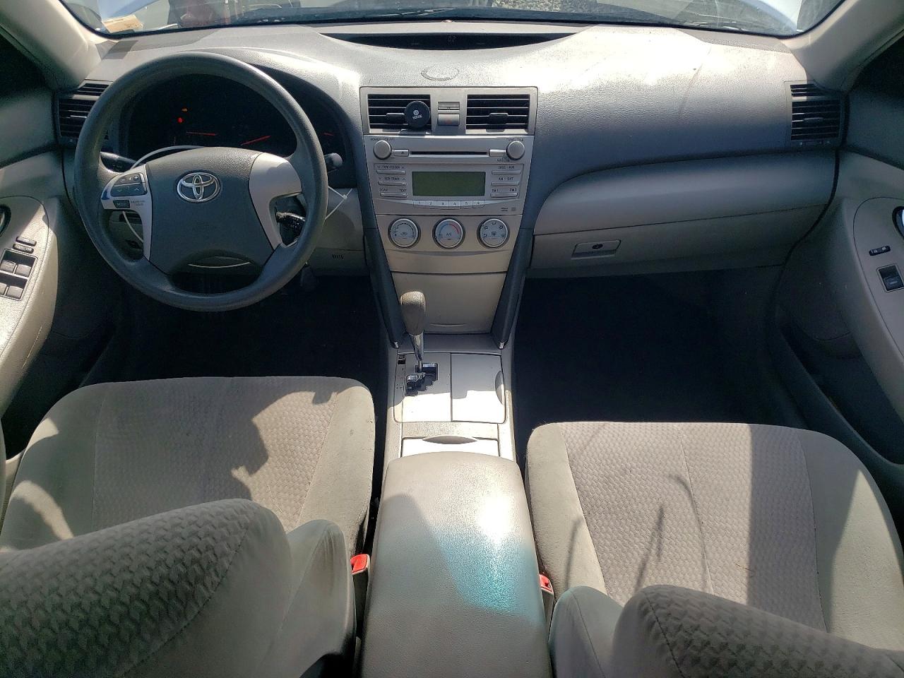 2010 TOYOTA CAMRY LE photo 8