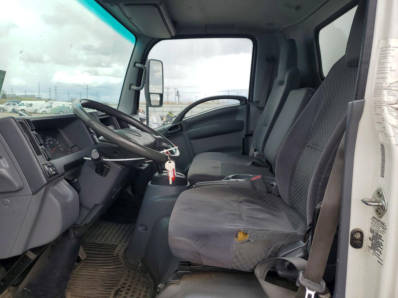 2012 ISUZU NPR - BOX TRUCK photo 13