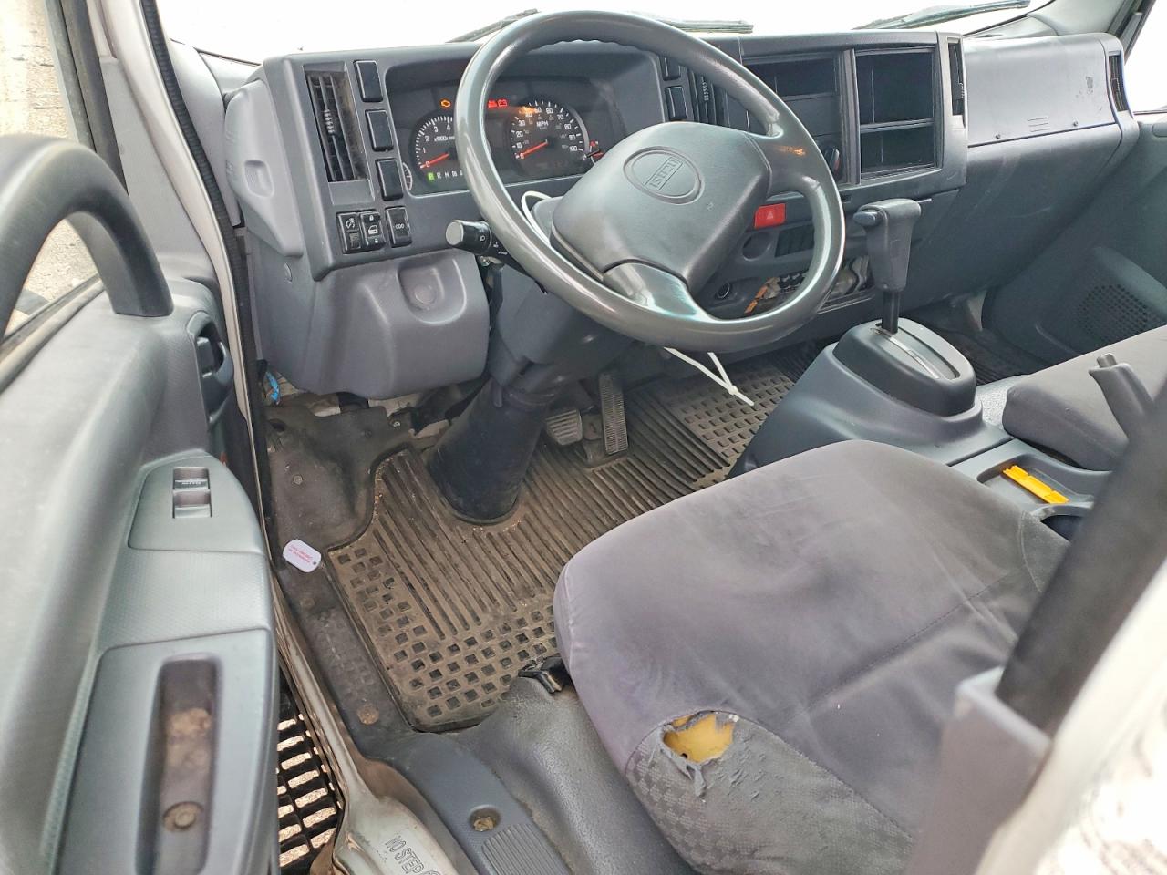 2012 ISUZU NPR - BOX TRUCK photo 15