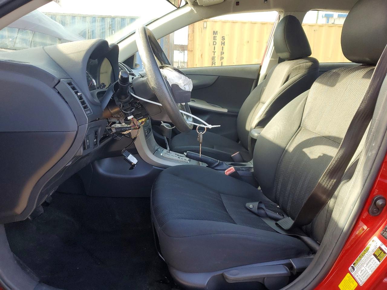 2011 TOYOTA COROLLA S photo 13