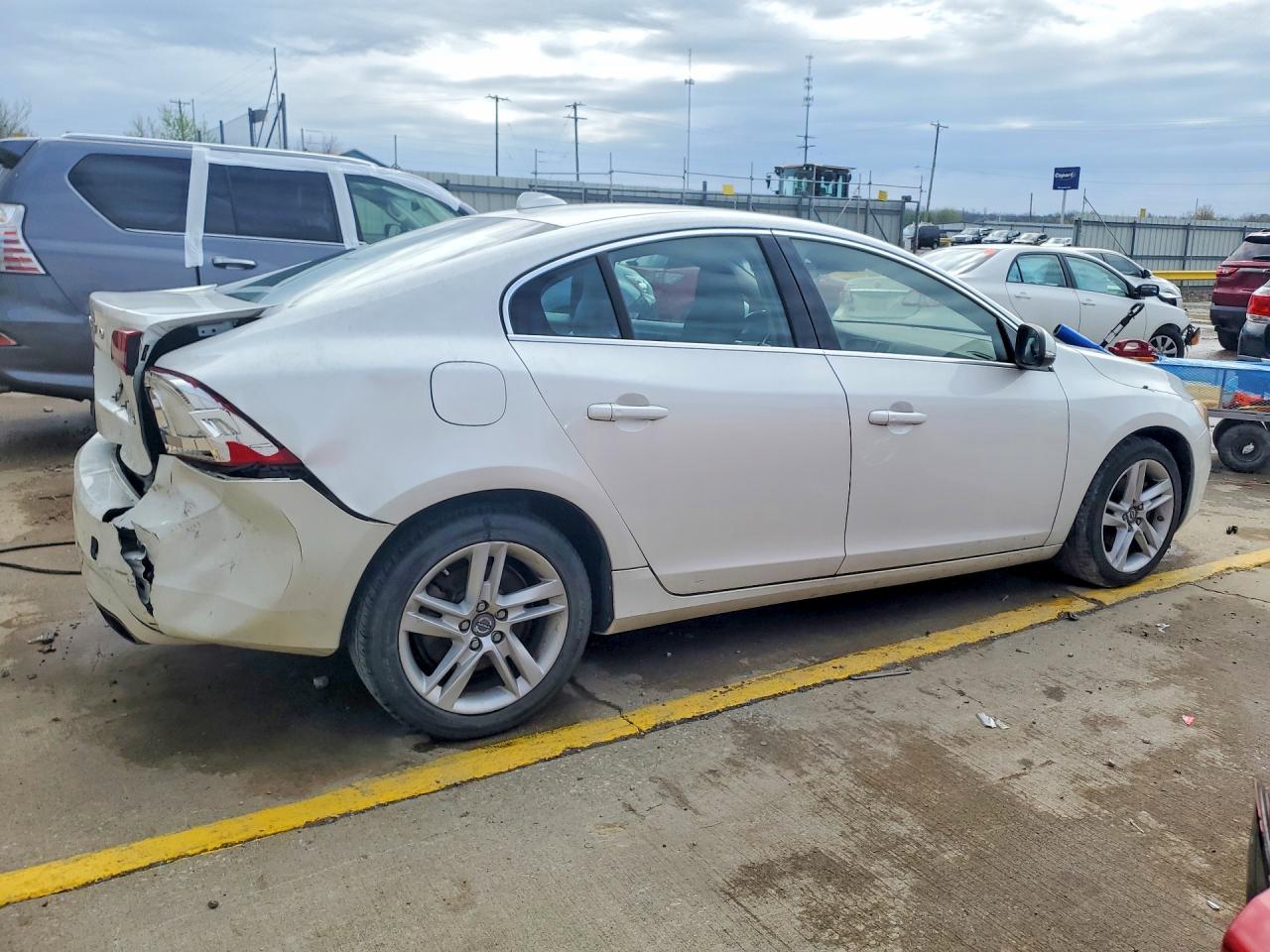 2015 VOLVO S60 PREMIER photo 5