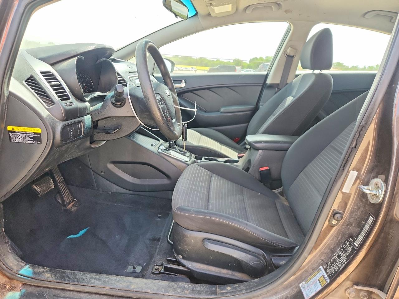 2017 KIA FORTE LX photo 13